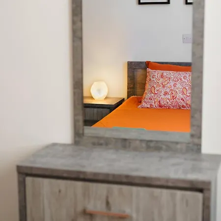 Central 2 Bdr Flat St Lazaros - Phoenix Lodge Larnaca
