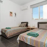 Theodorou Deluxe Central * لارنكا